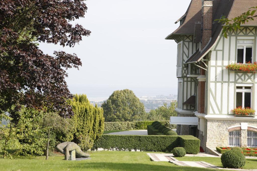 Manoir De Benerville Acomodação com café da manhã Deauville Exterior foto