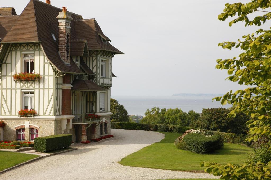 Manoir De Benerville Acomodação com café da manhã Deauville Exterior foto